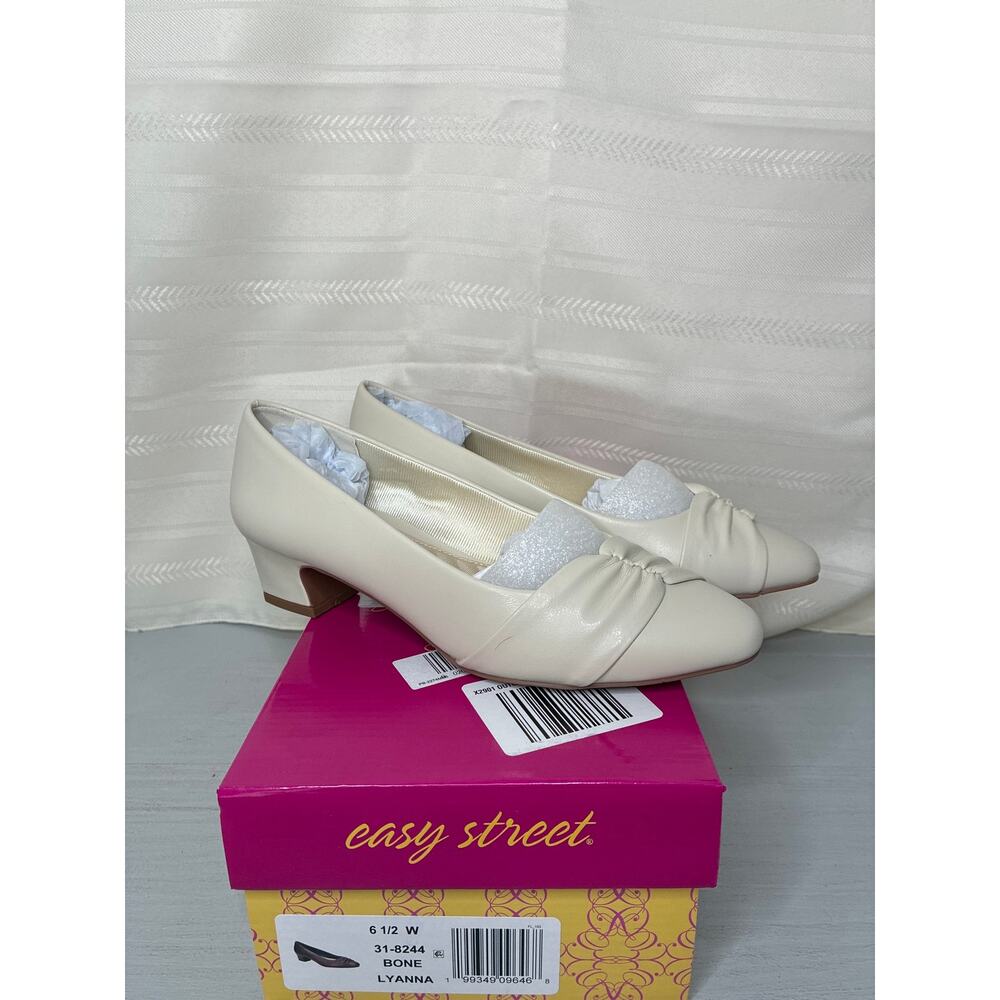 Easy Street Waive Kitten Heel Pumps Bone Womens Size 6.5 Wide - Picture 2 of 12